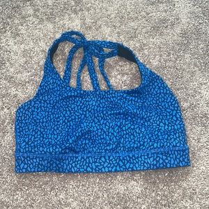lulu bra size 4. no padding
